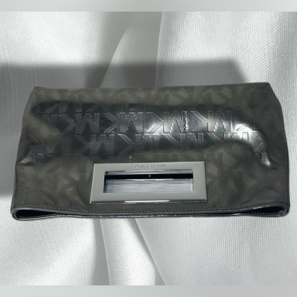 NWT MICHAEL KORS Berkeley Metallic Logo Set-In Handle Clutch, Nickel - Picture 3 of 8
